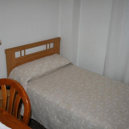 Hostal Puente De Piedra Zaragoza Quarto foto