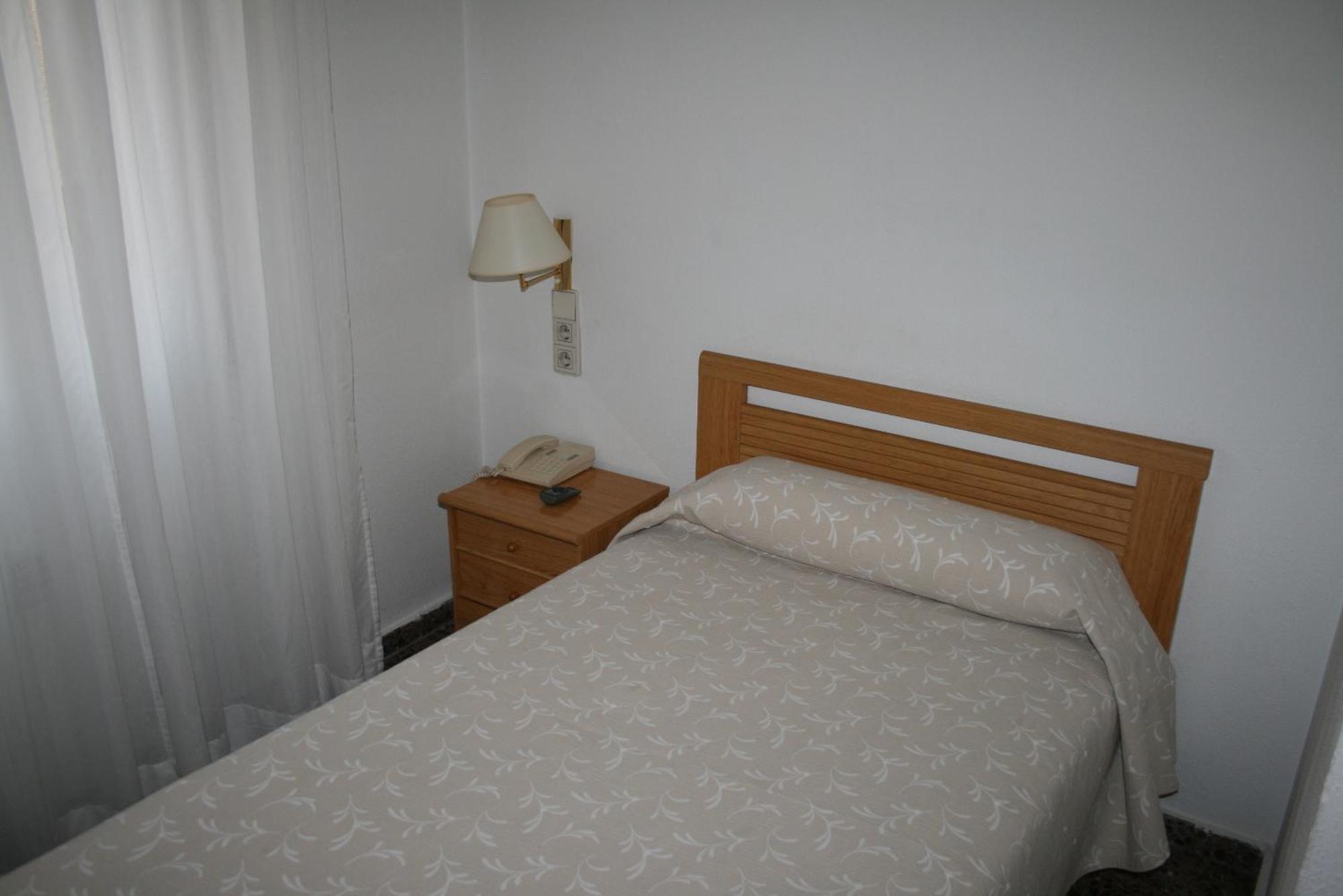 Hostal Puente De Piedra Zaragoza Quarto foto